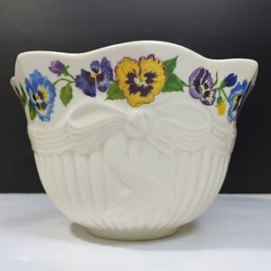 Vtg Belleek Enchanted Garden Bowl Ireland Hand-Crafted Porcelain Floral Dinner